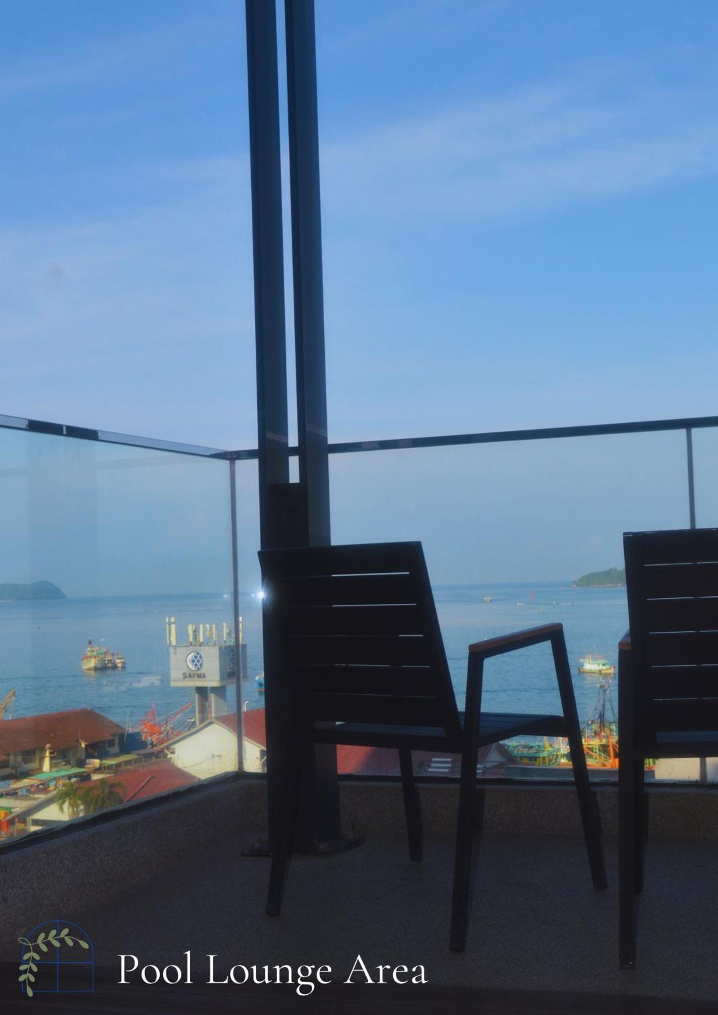 Pinay Home- The Shore Apartment